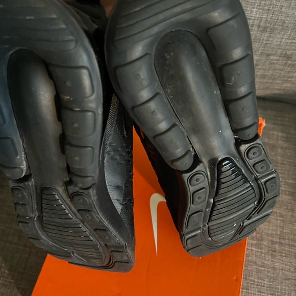 Nike AIR MAX 270, Mens size 6 (womens size 7.5) - Picture 4 of 5